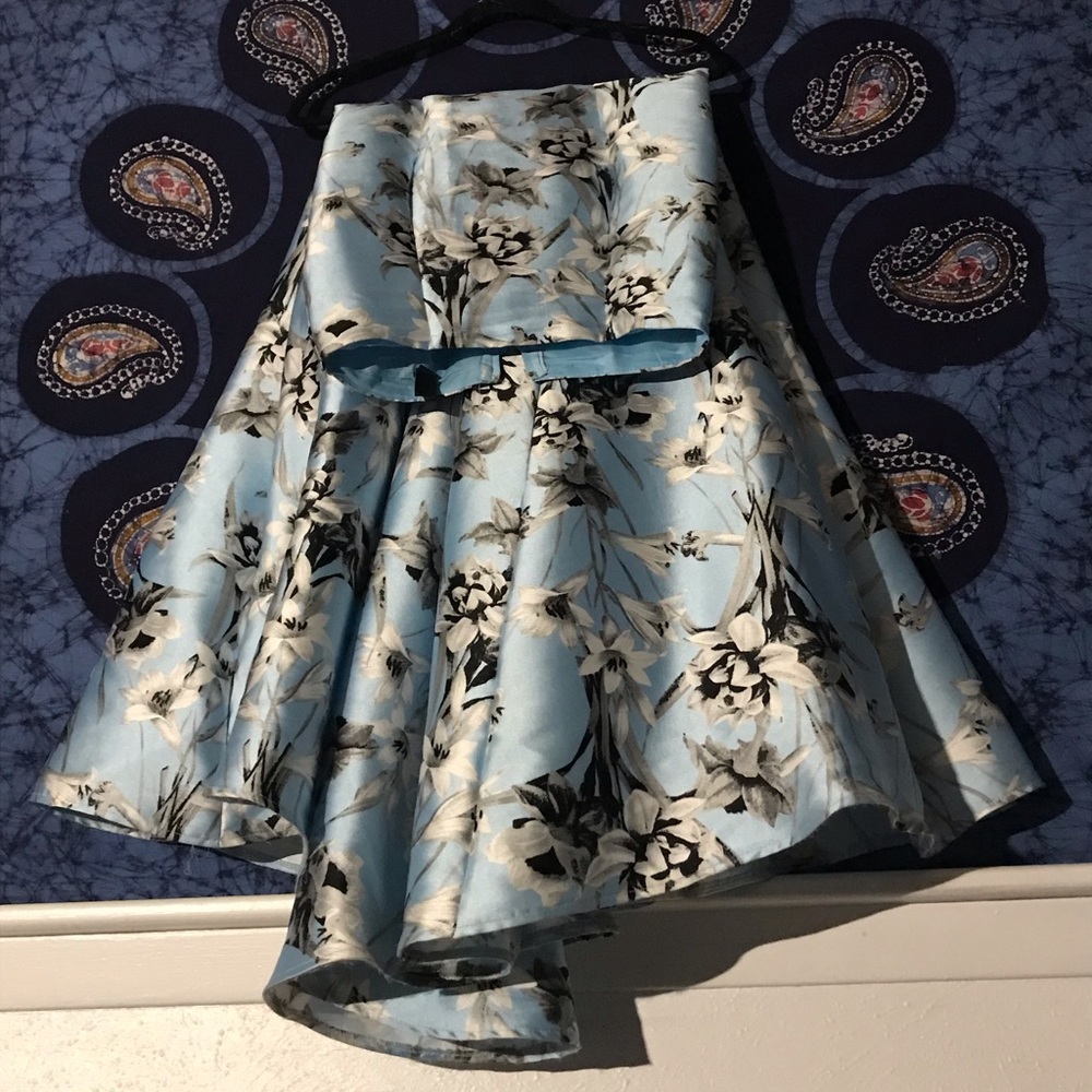 PROM DRESS - Picture 4 of 4